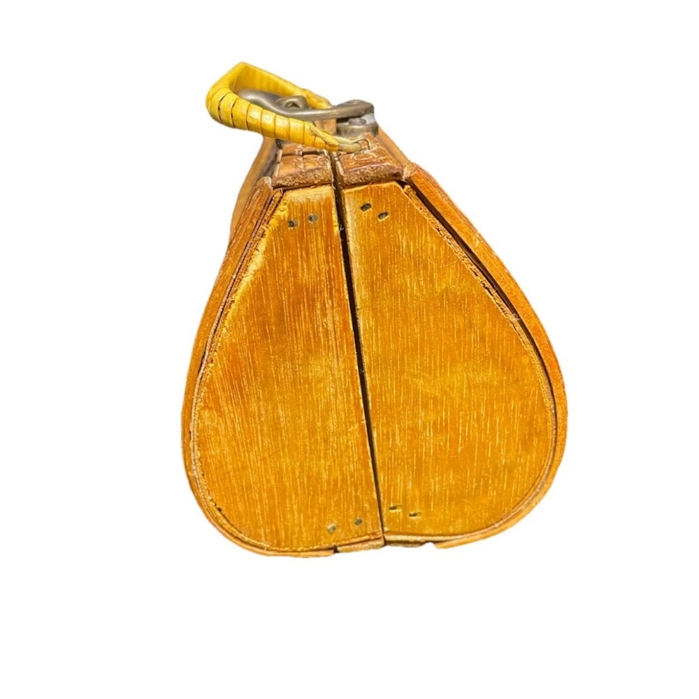 🔥 Vintage 1960’s Mini Floral Embossed Wooden Handbag 4inHx4.5W - Picture 2 of 7